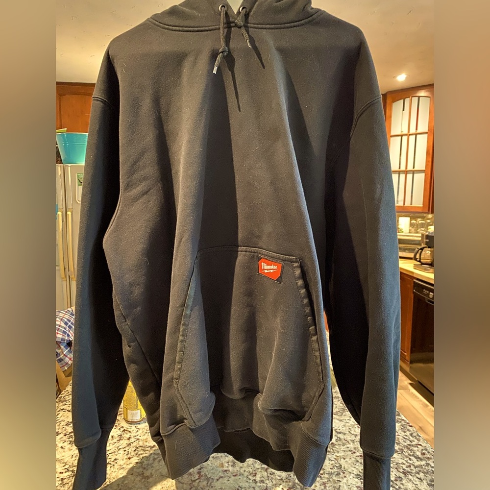 MILWAUKEE Black Heavy-Duty Pullover Hoodie - like new